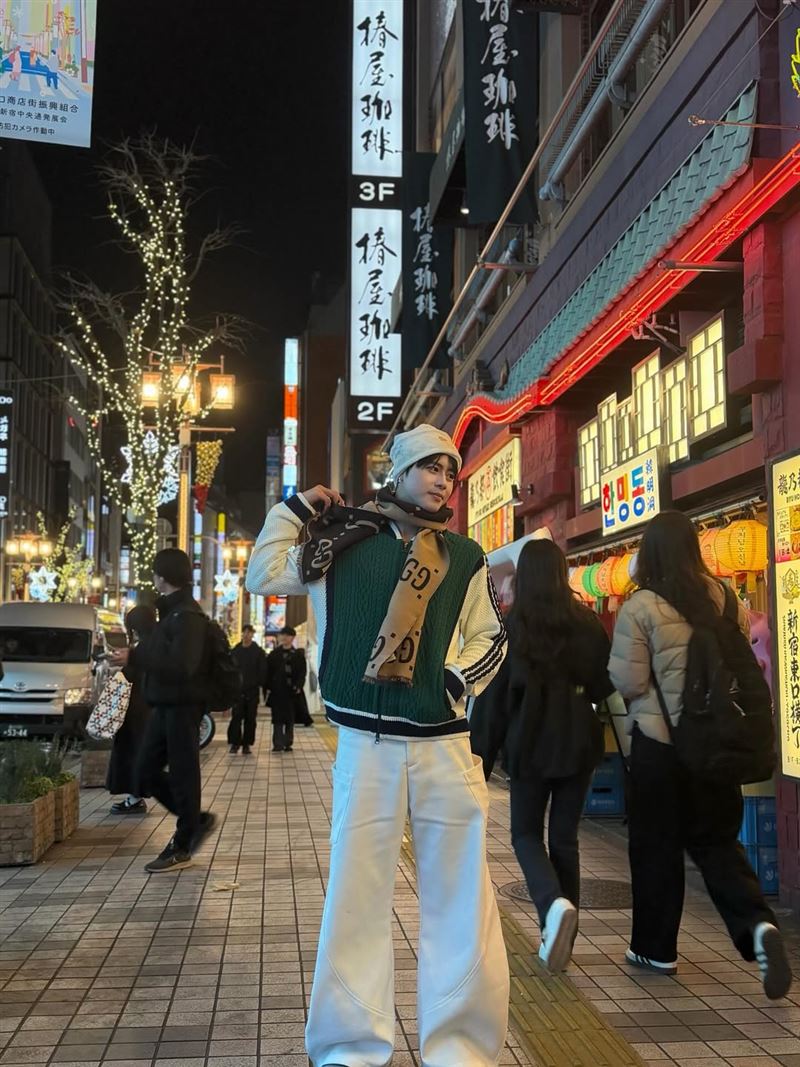 宇光憑藉帥氣外型吸引大批女顧客朝聖。（圖／翻攝自IG@lucius_hjc18）