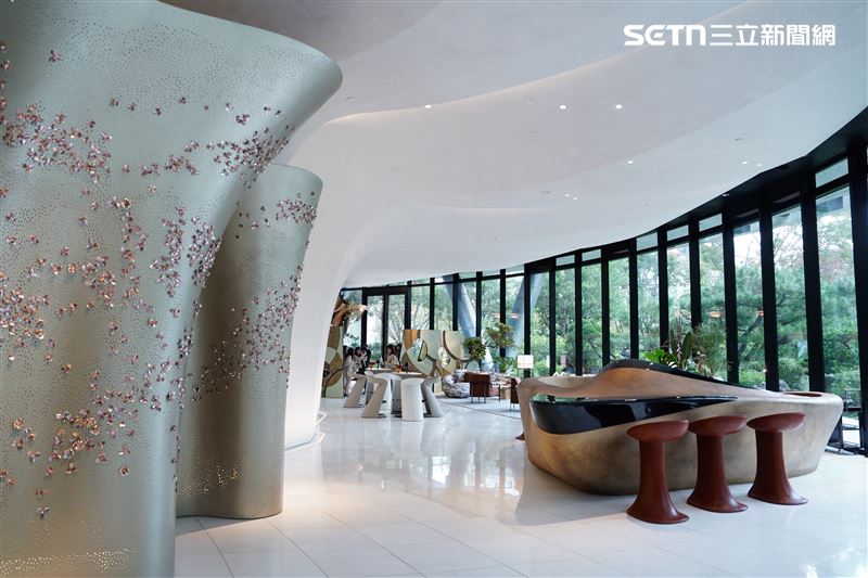 陶朱隱園大廳設有不同風格的接待區。（圖／記者趙于瑩攝影）