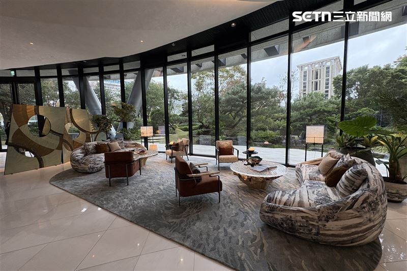 陶朱隱園大廳還能一邊享受生態園區美景。（圖／記者趙于瑩攝影）