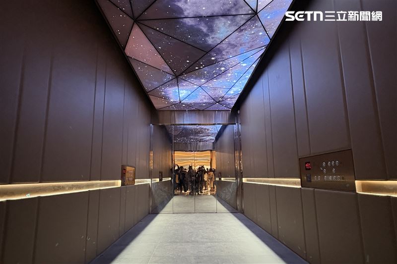 陶朱隱園巨型車梯，超跑、救護車都能輕鬆駛入。（圖／記者趙于瑩攝影）