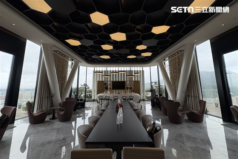 陶朱隱園頂樓餐廳、會議廳，採用自然光，還能一覽信義區美景。（圖／記者趙于瑩攝影）