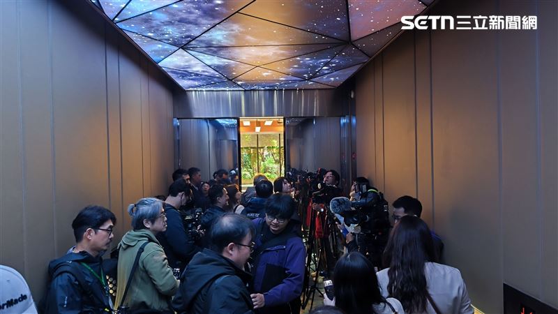 陶朱隱園電梯一口氣可容納約20人，救護車、跑車都進得去。（圖／記者陳韋帆攝影）