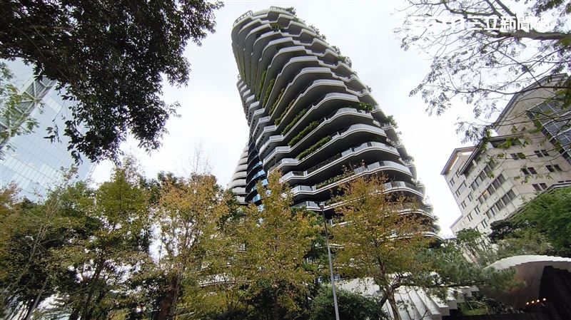 陶朱隱園今年H1跌落豪宅單價王座,但在每戶300坪大坪數加持下,仍創今年總價最高豪宅紀錄。(圖/記者陳韋帆攝影)