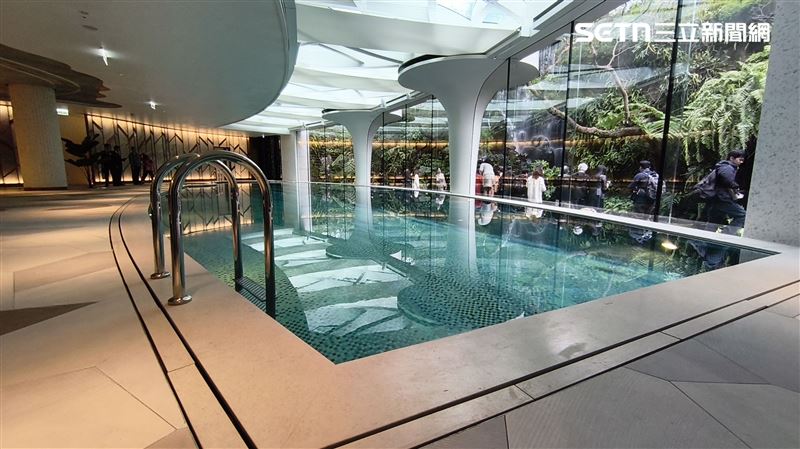 陶朱隱園地下一樓游泳池。（圖／記者陳韋帆攝影）