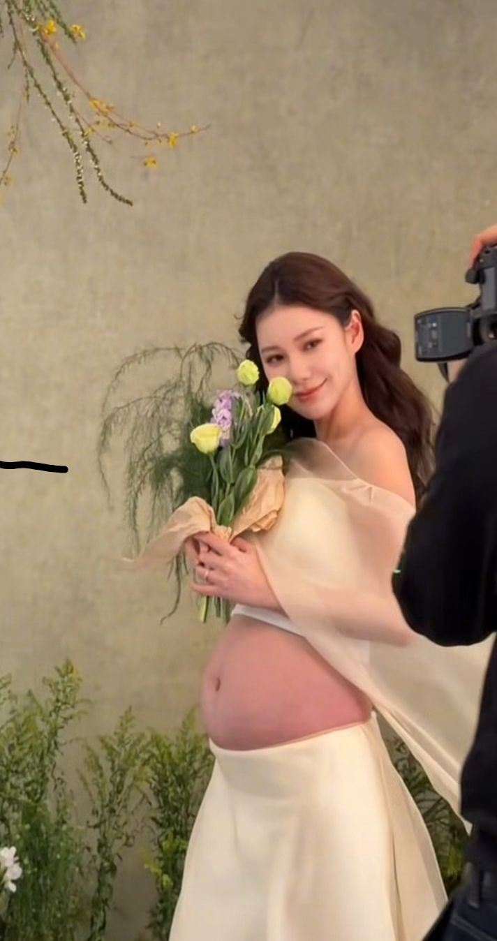 馬筱梅曬孕婦寫真花絮。（圖／翻攝自IG @hsiaomei0718mandy）