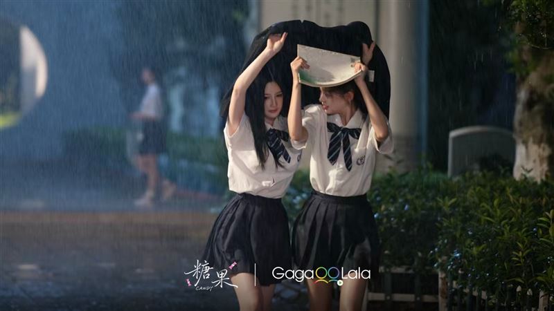 《糖果》劇情描述頂流女星林燦因捲入稅務醜聞與搶角風波跌落神壇。（圖／GagaOOLala提供）