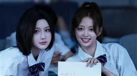 《糖果》的「治癒救贖組」由微博紅人兼模特路昕（左）與科班出身的實力派演員孫琰清（右）領銜主演。（圖／GagaOOLala提供）