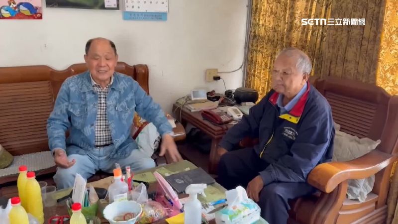 白先生滔滔不絕的訴說陳年往事