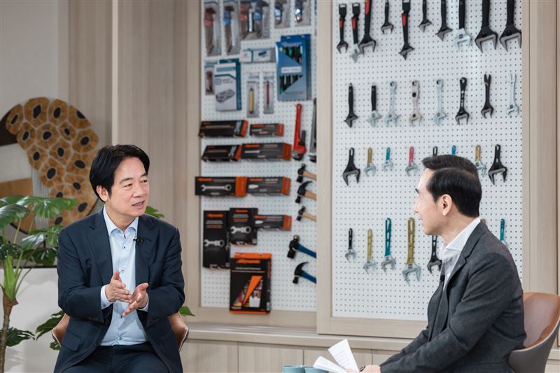 賴清德總統今（27）日接受民視政論節目《台灣最前線》專訪。(圖/總統府提供)