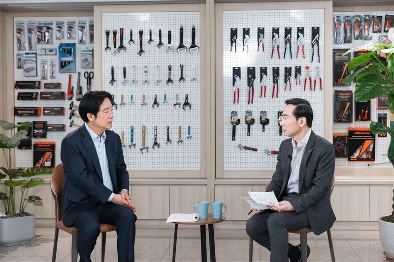 賴清德總統今（27）日接受民視政論節目《台灣最前線》專訪。(圖/總統府提供)