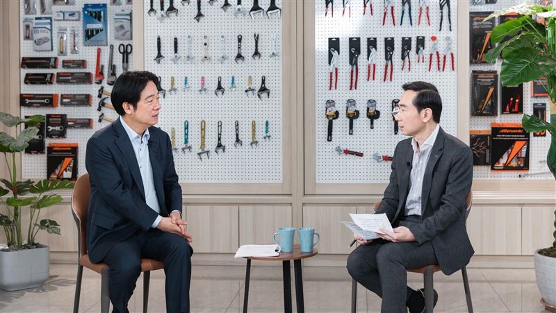 賴清德總統今（27）日接受民視政論節目《台灣最前線》專訪。(圖/總統府提供)