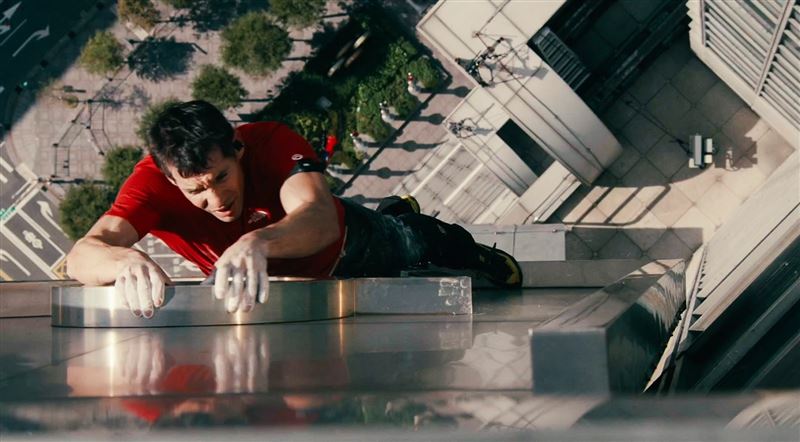 全台320萬素食者嗨翻！霍諾德不吃肉也能練出神級體能，整型外科名醫潘致皓醫師曝光霍諾德 Alex honnold 選擇植物性飲食重大關鍵。（圖／NetfliX提供）