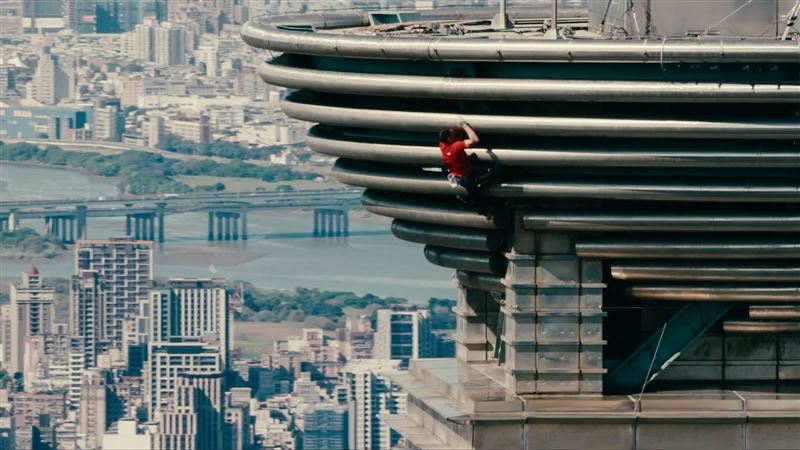 全台320萬素食者嗨翻！霍諾德不吃肉也能練出神級體能，整型外科名醫潘致皓醫師曝光霍諾德 Alex honnold 選擇植物性飲食重大關鍵。（圖／NetfliX提供）