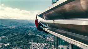 全台320萬素食者嗨翻！霍諾德不吃肉也能練出神級體能，整型外科名醫潘致皓醫師曝光霍諾德選擇植物性飲食重大關鍵。（圖／翻攝自IG @Alex Honnold、翻攝自Netflix Sports
、翻攝自NetfliX、NetfliX提供、潘致皓醫師提供） 