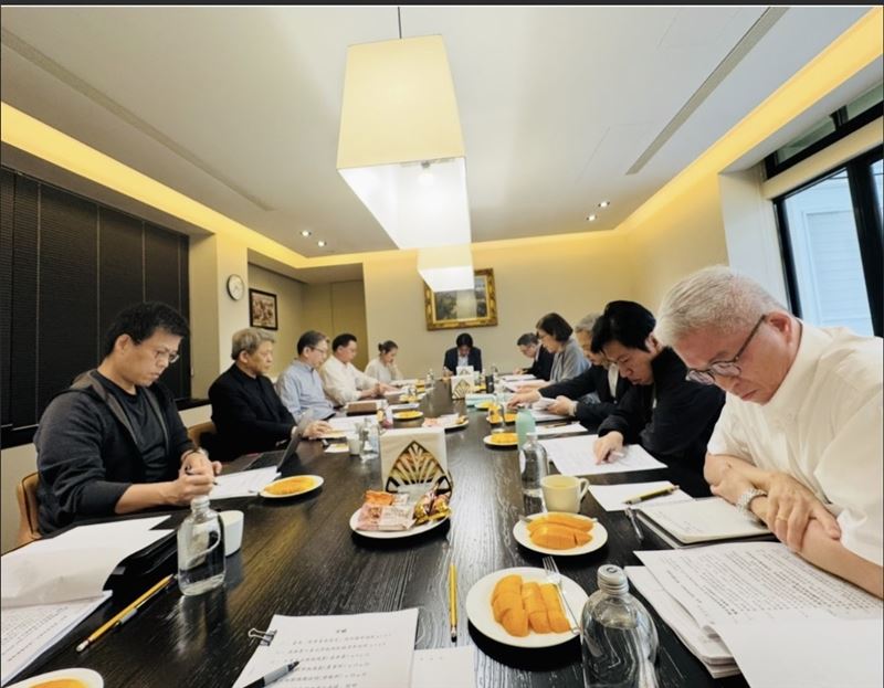 賴清德接受民視《台灣最前線》專訪時分享在台美關稅談判期間開會吃芒果。（圖／總統府提供）