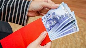 原PO發文質疑公司福利縮水，掀起共鳴與討論。（示意圖／Pixabay）