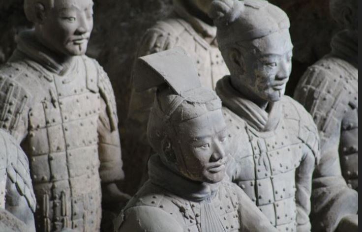 為什麼導遊總是勸「盡量不要和兵馬俑合照」?背後原因令人好奇!(圖/翻攝自PIXABAY)