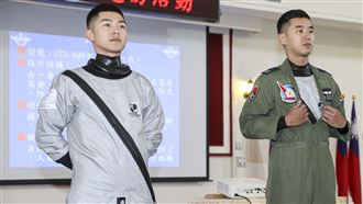 空軍開箱防寒飛行衣　3月底完成撥發