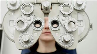 每天滑3小時短影音！高二妹近視狂飆800度