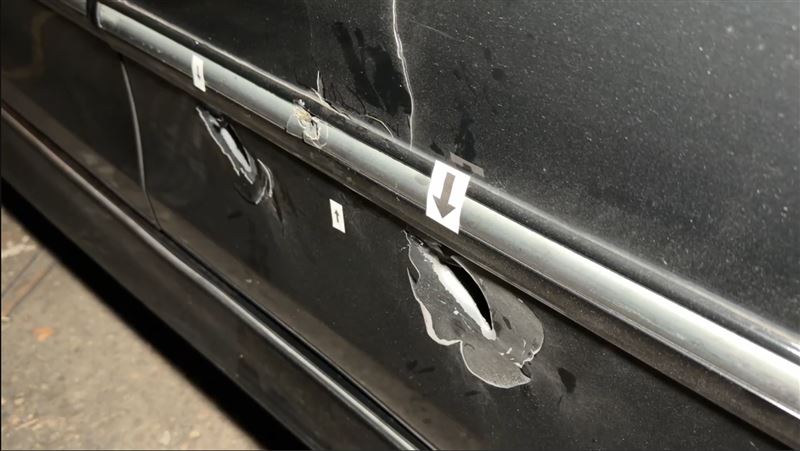 車輛布滿彈孔。（圖／翻攝畫面）