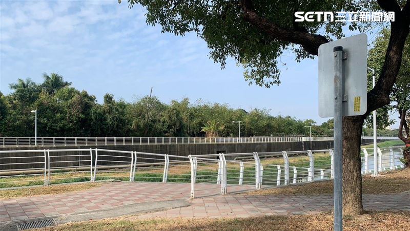 高雄市,鳳山區,男子,河堤,警方,檢方,死因（圖／翻攝畫面）