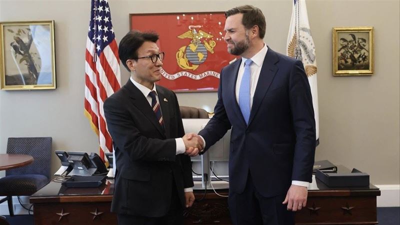 美國副總統范斯近日在華府會晤南韓國務總理金民錫時，就曾當面警告南韓政府，不應對包括電商平台「酷澎」在內的美國企業採取不利措施。（圖／翻攝自대한민국 국무조정실&middot;국무총리비서실臉書）