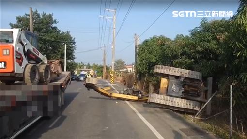 屏東,屏東縣,萬巒鄉,怪手,騎士,事故,貨車,機者,駕駛,固定（圖／翻攝畫面）
