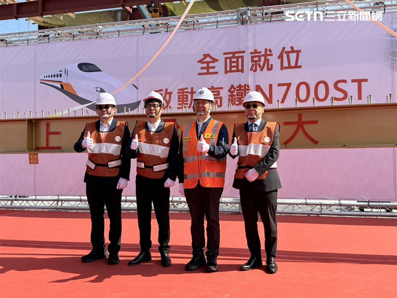 台灣高鐵左營基地增建的「第二車輛檢修廠」今（28）日舉行上樑典禮。（圖／記者李育道攝影）