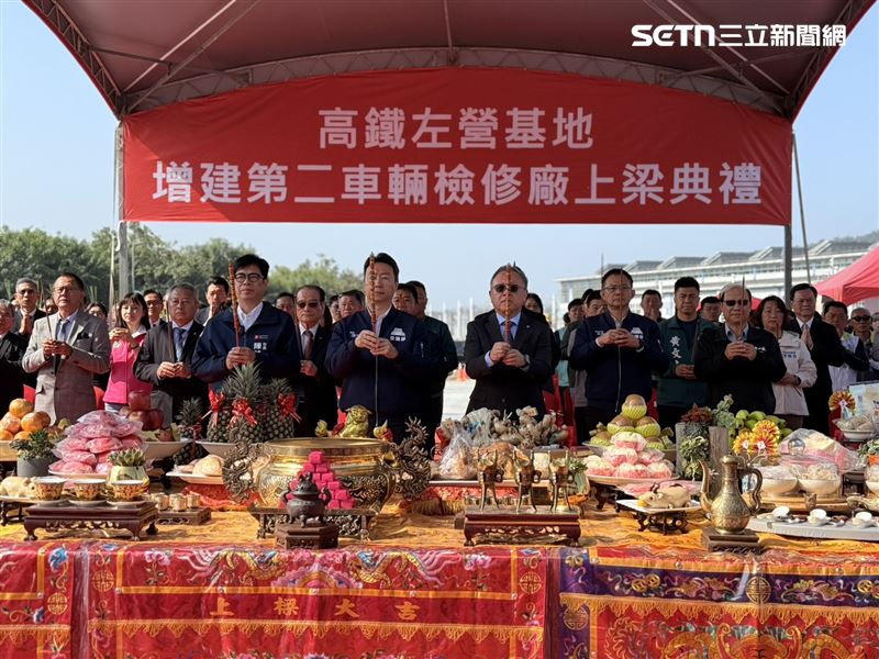 陳世凱、陳其邁市長史哲董事長為檢修場祈福。（圖／記者李育道攝影）