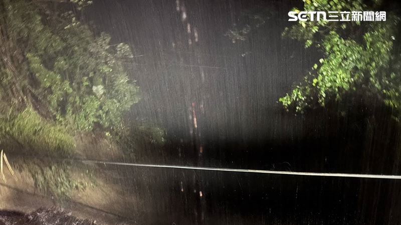 高雄市桃源區台20線「南橫公路」去年發生坍塌事故，當時一家五口共乘一車行經該處翻落邊坡，釀成2死3失蹤的悲劇。（圖／翻攝畫面）