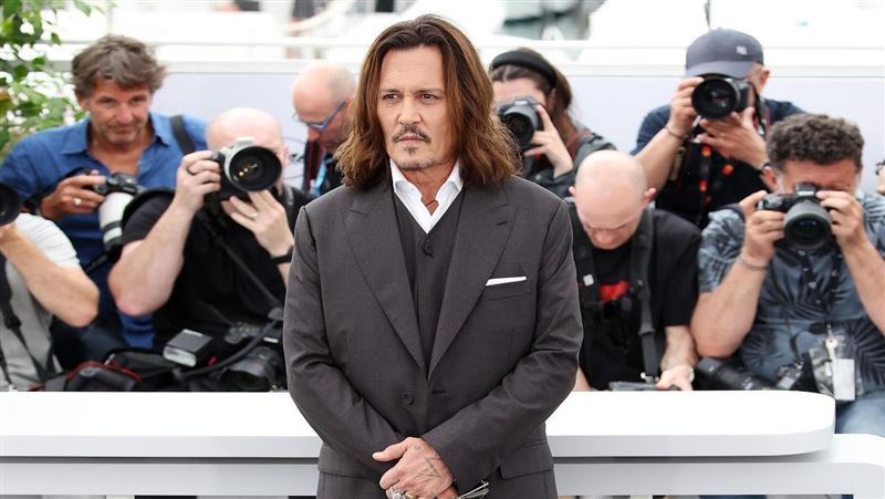 安柏赫德多次成為公眾攻擊對象,法院外甚至出現戴普支持者扮成《神鬼奇航》角色傑克船長,對她辱罵、丟擲物品的畫面。(圖/翻攝自IG)