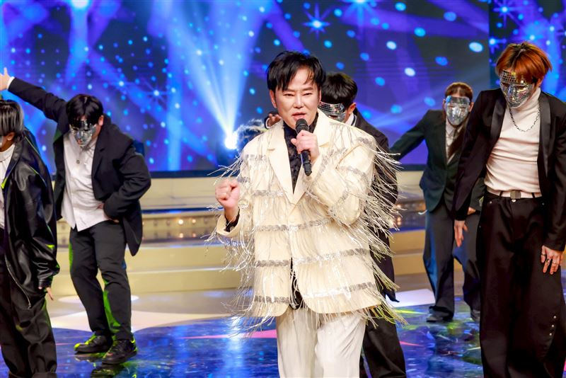 陽帆台上開唱。（圖／民視提供）