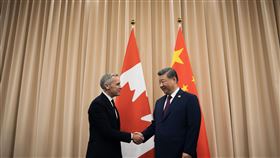 加拿大總理卡尼與中國國家主席習近平在北京的二度會面，雙方達成了大幅互降芥花油與電動車關稅的協議。（圖／翻攝自X平台 @CanadianPM）
