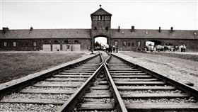 圖為二戰時期，得過納粹建造的最大的集中營奧斯威辛（Auschwitz）集中營。（圖／翻攝自X平台 @JewishLabour）