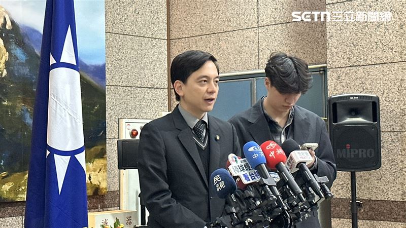 牛煦庭中常會後受訪。（圖／記者詹宜庭攝影）