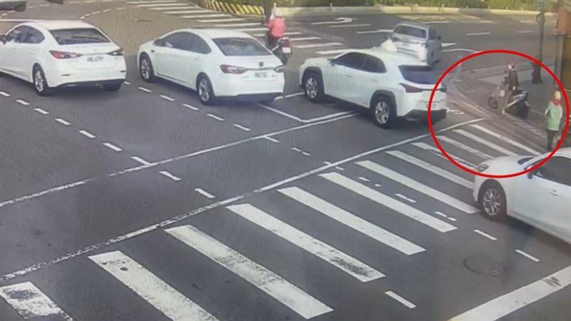 擦撞害摔車!女騎士「趕買菜」騎走涉肇逃