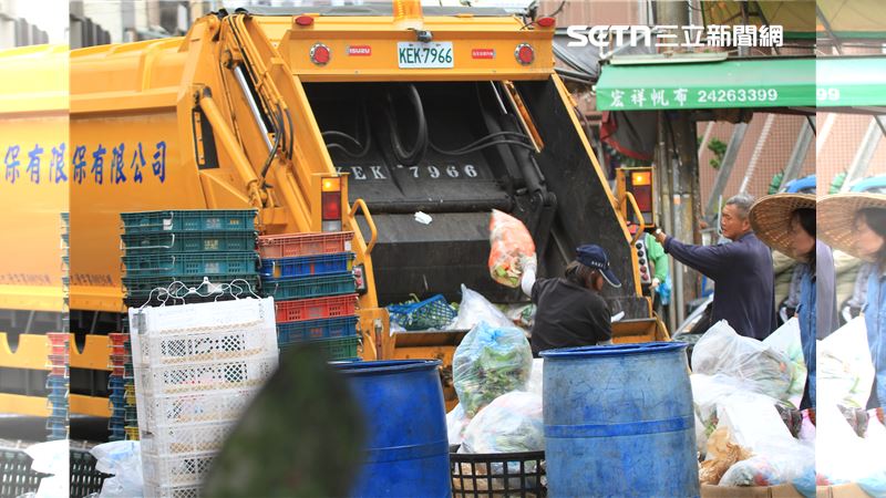 台中市環保局承認部分市場垃圾不用分類直接送入焚化爐。（圖／記者王乙徹攝影）