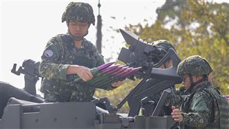 國軍春節加強戰備　35快砲捍衛空防