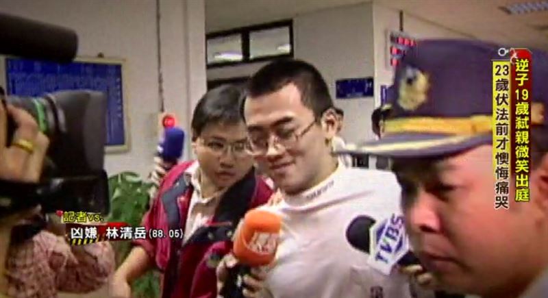 【林口109刀弒親案 2】林清岳開庭竟然邪笑，砍死雙親沒悔意，怒嗆記者攝影沒有人性。（圖／三立新聞資料照）