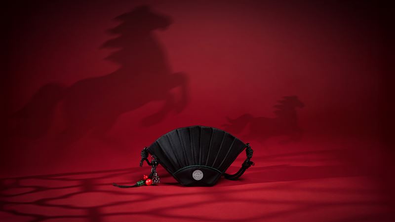 FAN BAG扇子包，為新年穿搭增加亮點。（圖／品牌業者提供）