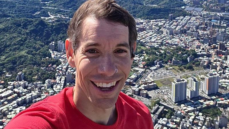 霍諾德燦笑自拍撞臉「得意的一天」畫面曝