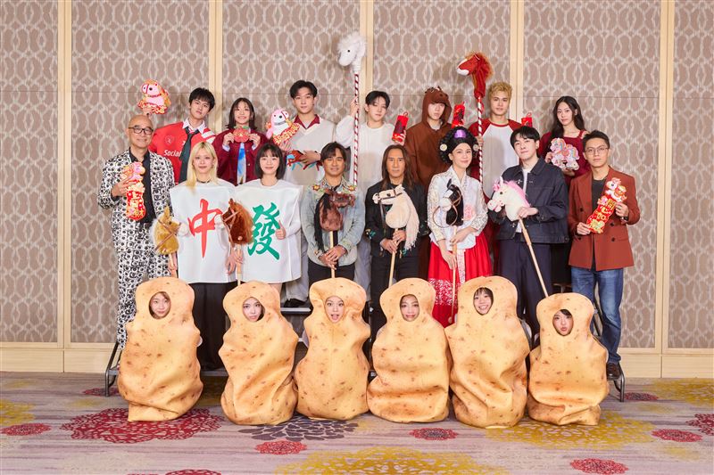 華研國際舉辦尾牙活動，旗下藝人齊聚迎接新年。（圖／華研國際提供）