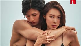 崔美娜秀遊走多位男嘉賓之間，遭封「海后」。（圖／翻攝自Netflix IG）