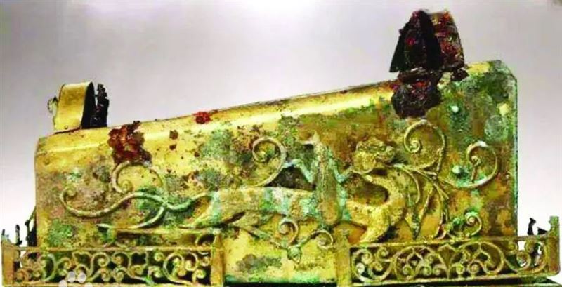 太原龍泉寺在維修過程中，意外從地宮挖出一具金光閃閃的「純金棺材」。（圖／翻攝自百度百科）