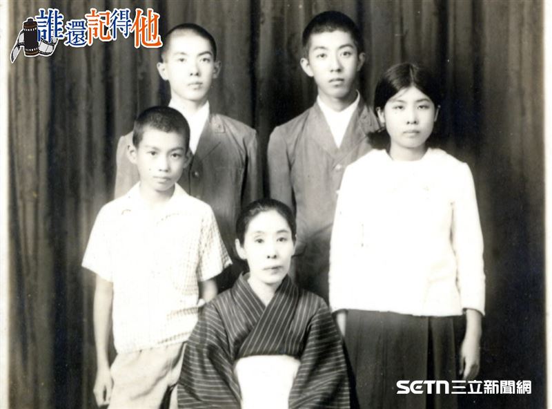 圖為辜寬敏與母親岩瀨芳子和兄弟姊妹的合影。儘管生於日本，芳子夫人卻能說一口道地的「鹿港腔」台語，並始終教導孩子不可輸給別人、要以此為家。林尊賢回憶，辜寬敏那股為了尊嚴不惜「硬碰硬」的草根韌性，正源自母親心照不宣的支持與教誨。這份母性的剛強，不僅形塑了辜寬敏從小勇於反抗強權的「尚武」精神，更成了他往後政治生涯中堅毅如鋼的鬥士底蘊。圖中媽媽左後方為辜寬敏少年時）。（圖／資料照）