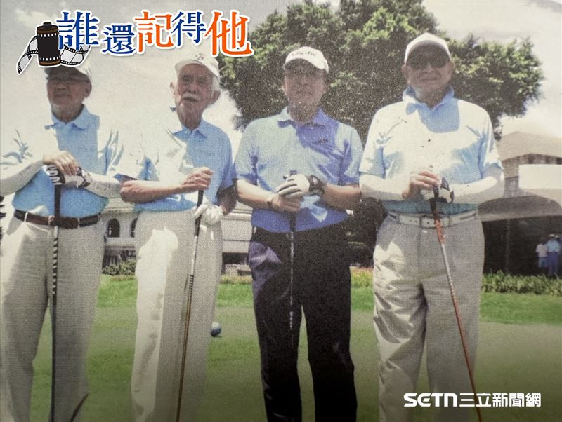 在辜寬敏的引介下，愛打高爾夫球的林尊賢，退休後加入「群鷹隊」。林說，能在老淡水球場和群鷹隊高爾夫球隊留下自己的身影，真的感到非常榮幸，因為這不僅是高爾夫球運動的歷史、故事，更是一段關於台灣工商界人脈、友情和文化的交流與傳承的縮影。（圖／記者張雅筑翻攝）