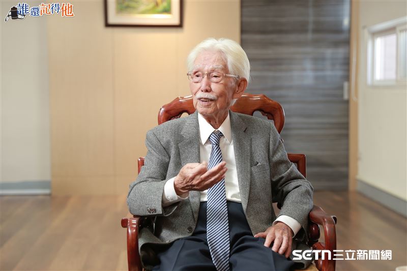 過去被問及回鹿港發放善款一事，辜寬敏曾感性表示：「這些錢是台灣人的錢，現在只是還給台灣人！」他深記父親辜顯榮「不忘本」的遺願，認為財產僅是代為保管，若台灣與故鄉有需要就該「送還」。（圖／鹿港鎮公所授權提供）