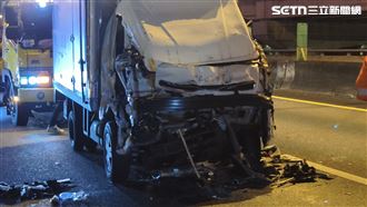 國道恐怖事故！車撞成廢鐵…駕駛一度受困