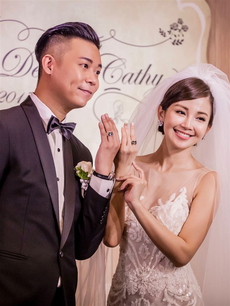 鍾欣怡跟孫樂欣結婚10年。（圖／翻攝自臉書）