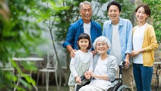 2031年全台將有逾47萬人失智，失智是不可逆的過程，南山人壽建議，應提早準備，強化自身體況及財務能力，儘可能預防失智，或提早發現病徵、及早治療，延緩失智進程。
。（圖／南山人壽）